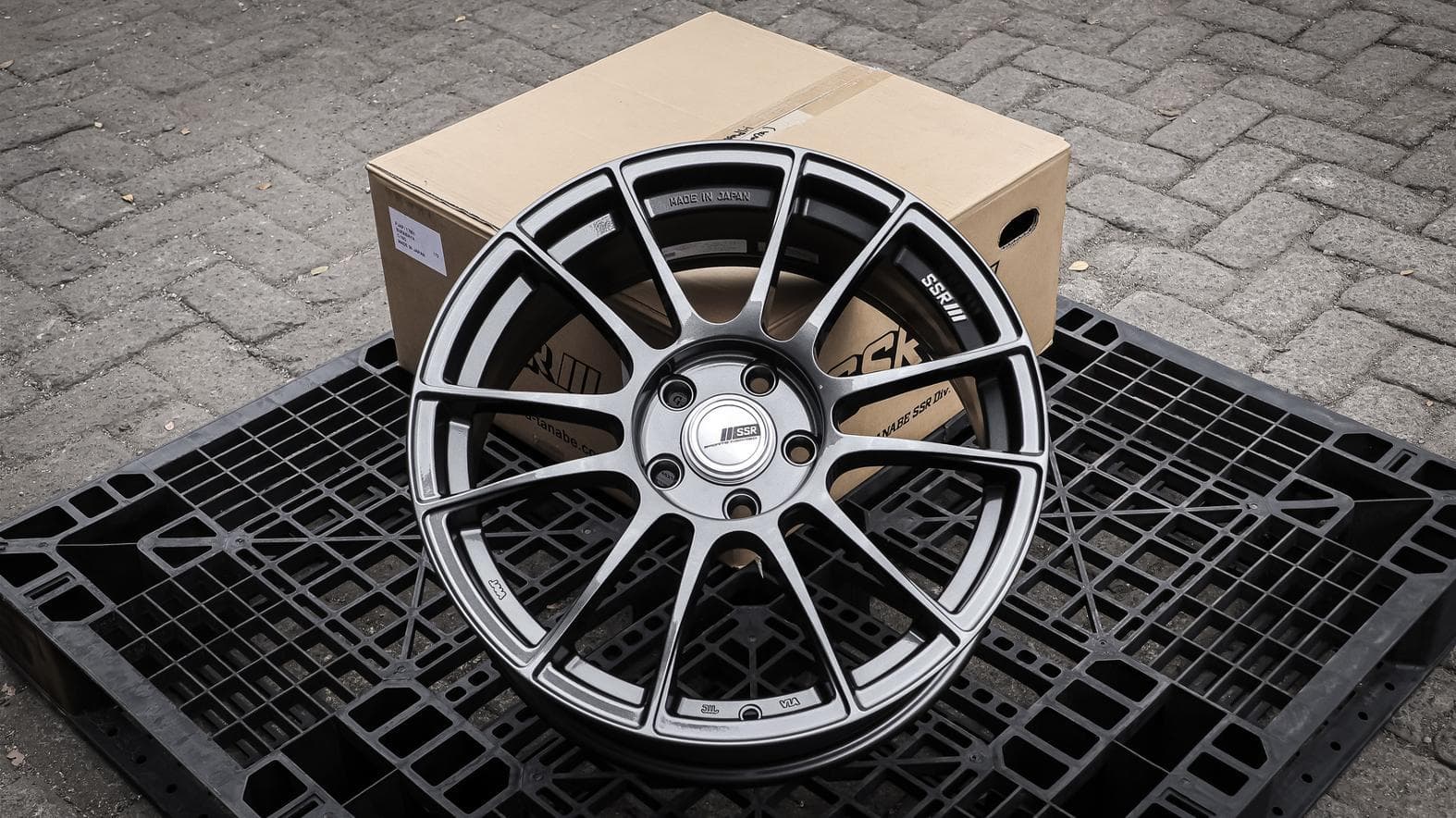 GTX04 R18x7.5 ET 50 PCD 5x114 - Dark Gunmetal (Original Japan) — image 1