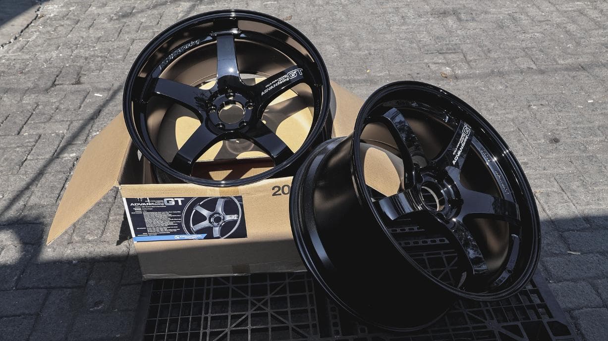 ADVAN Racing GT Premium Version R20 Staggered Set PCD 5x114.3 - Racing Gloss Black (Original Japan) — image 1