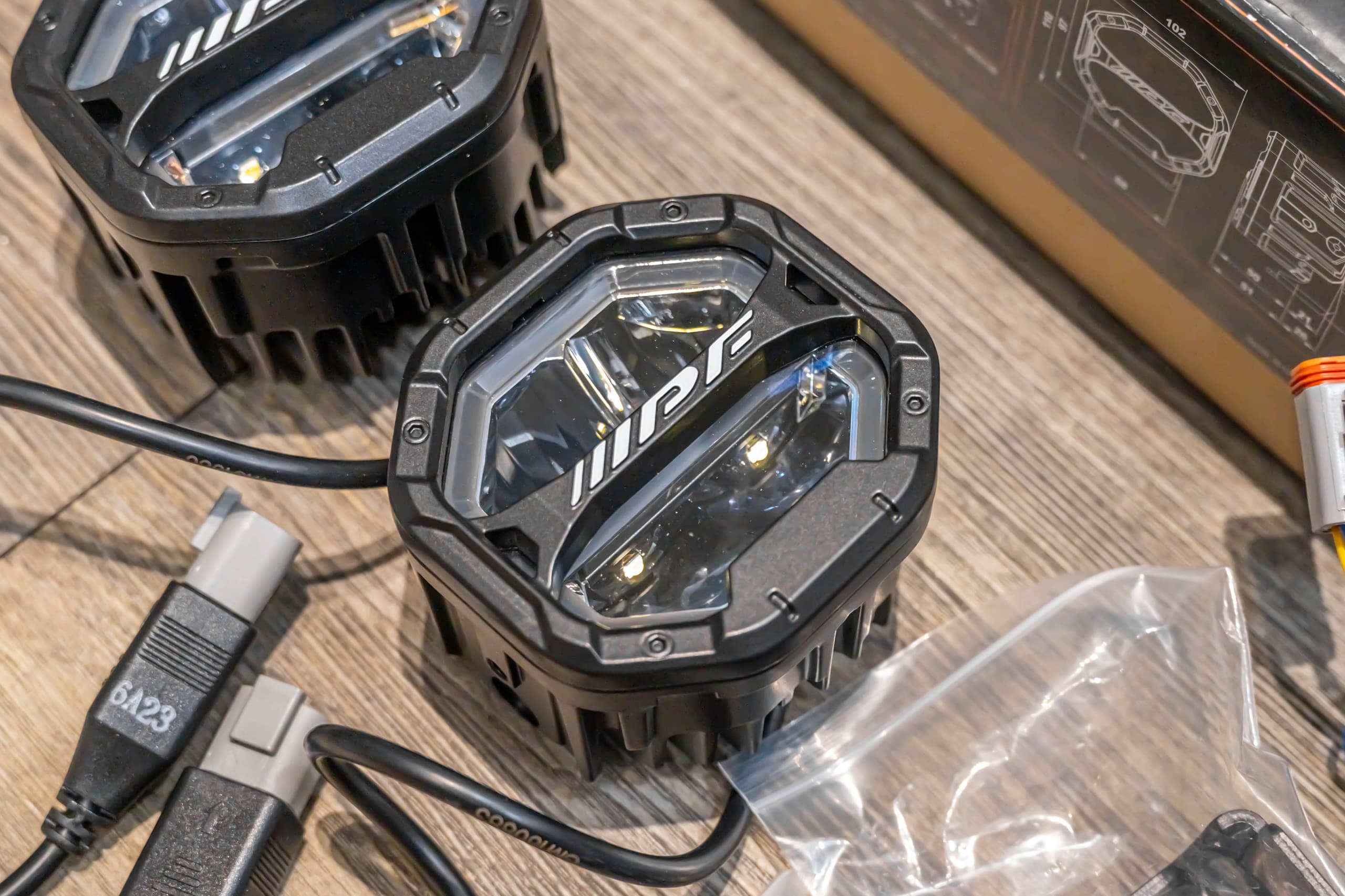 IPF 4-Inch Octagon LED Driving Lamp Set (S-880ML) view 2