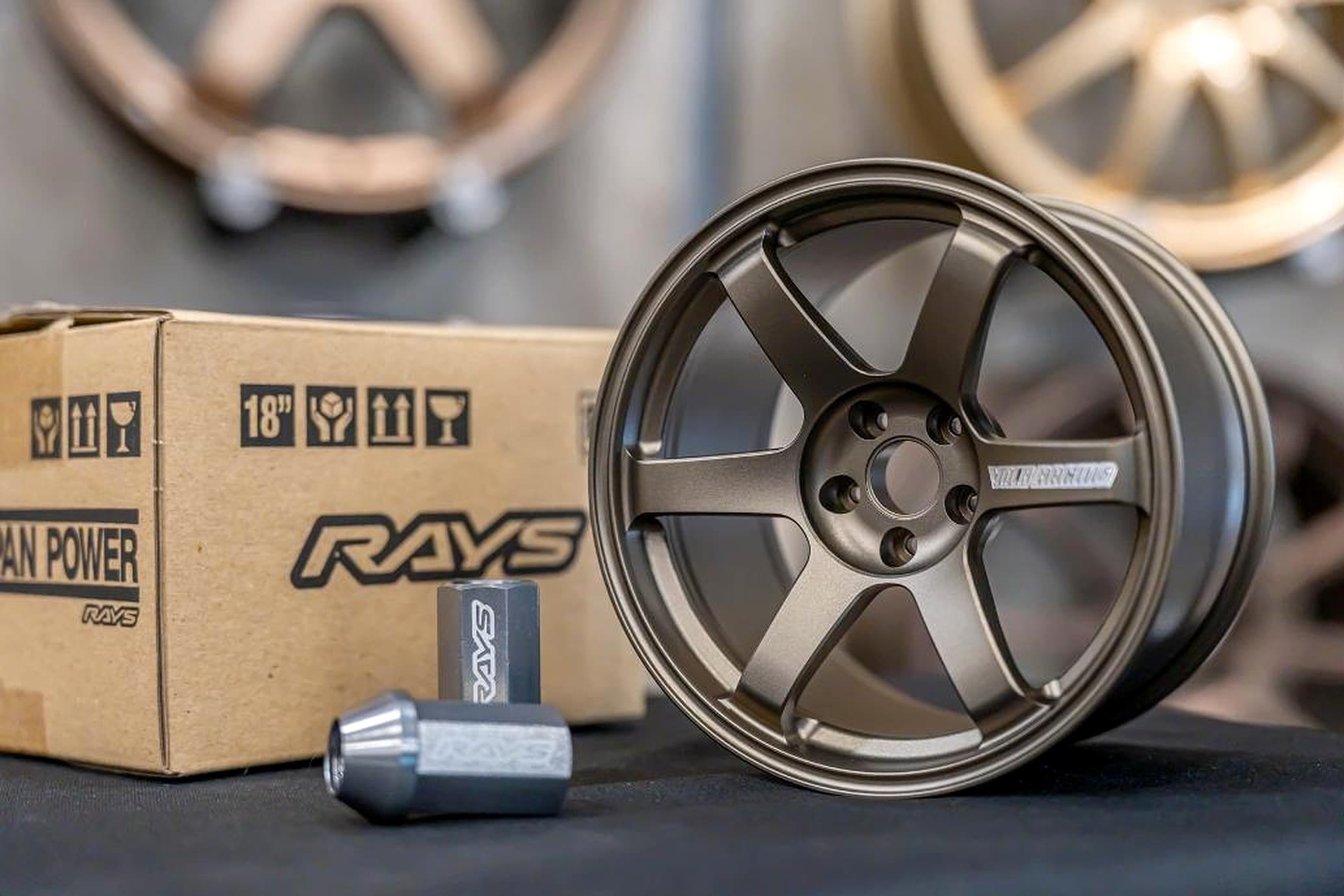 RAYS Wheels 1/4 Scale Model - Volk Racing TE37Saga S-Plus (Bronze Almite) — image 1