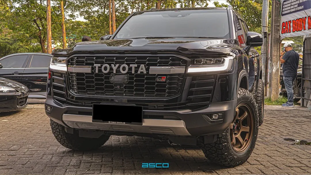 Toyota Land Cruiser 300