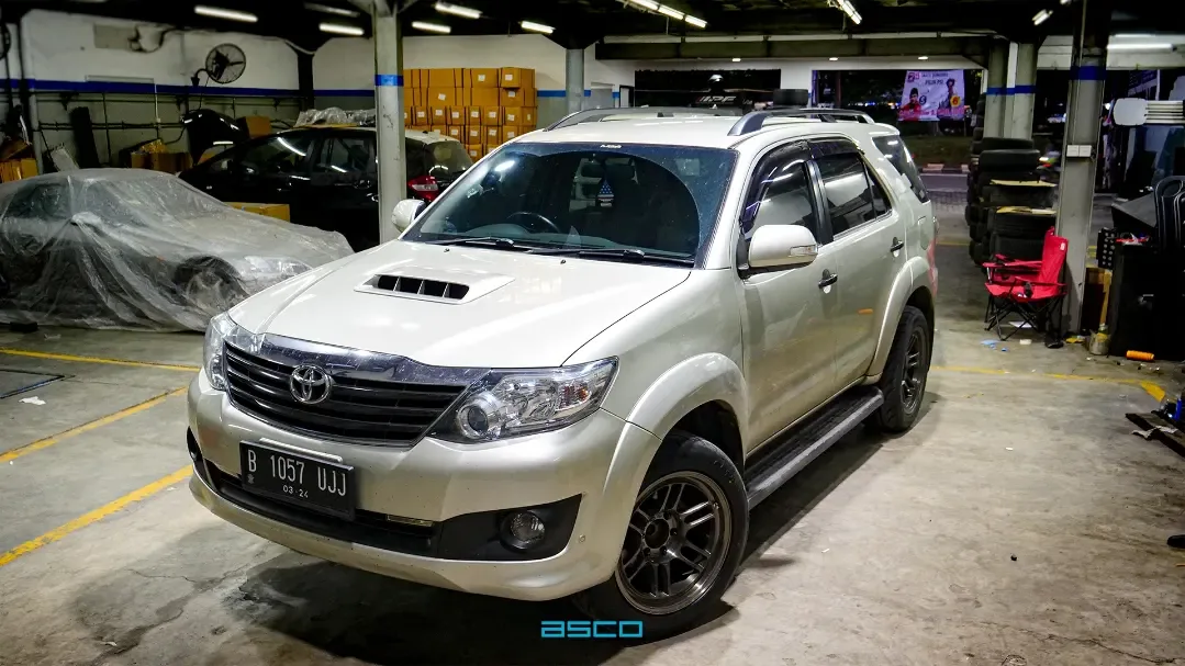 Toyota Fortuner VNT