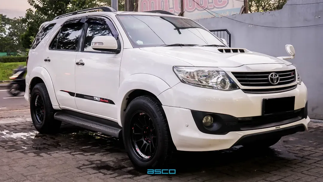 Toyota Fortuner VNT