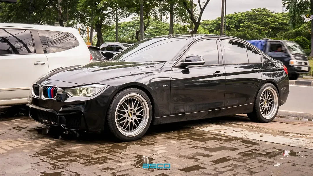 BMW F30